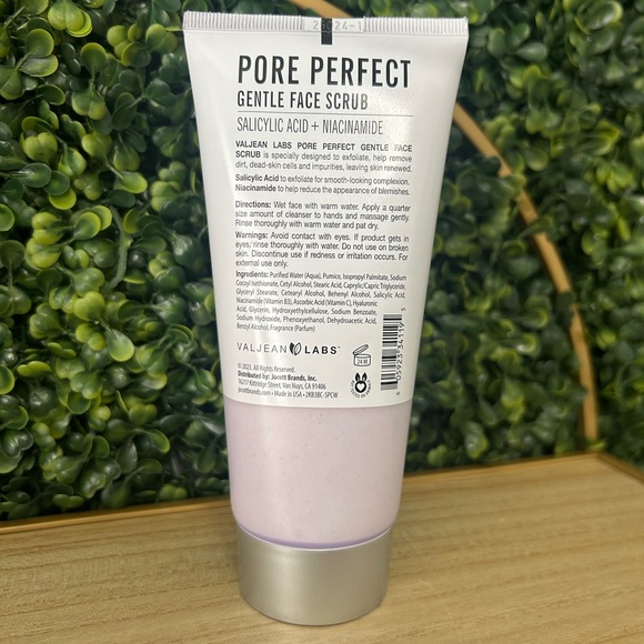 Gentle Face Scrub Pore Perfect with Salicylic Acid and Niacinamide - Picture 2 of 2